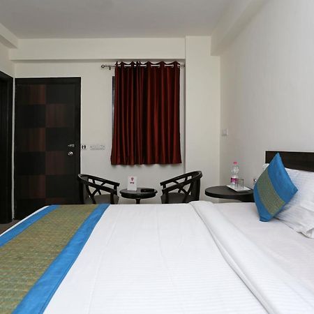 Hotel The Westend Green New Delhi Extérieur photo